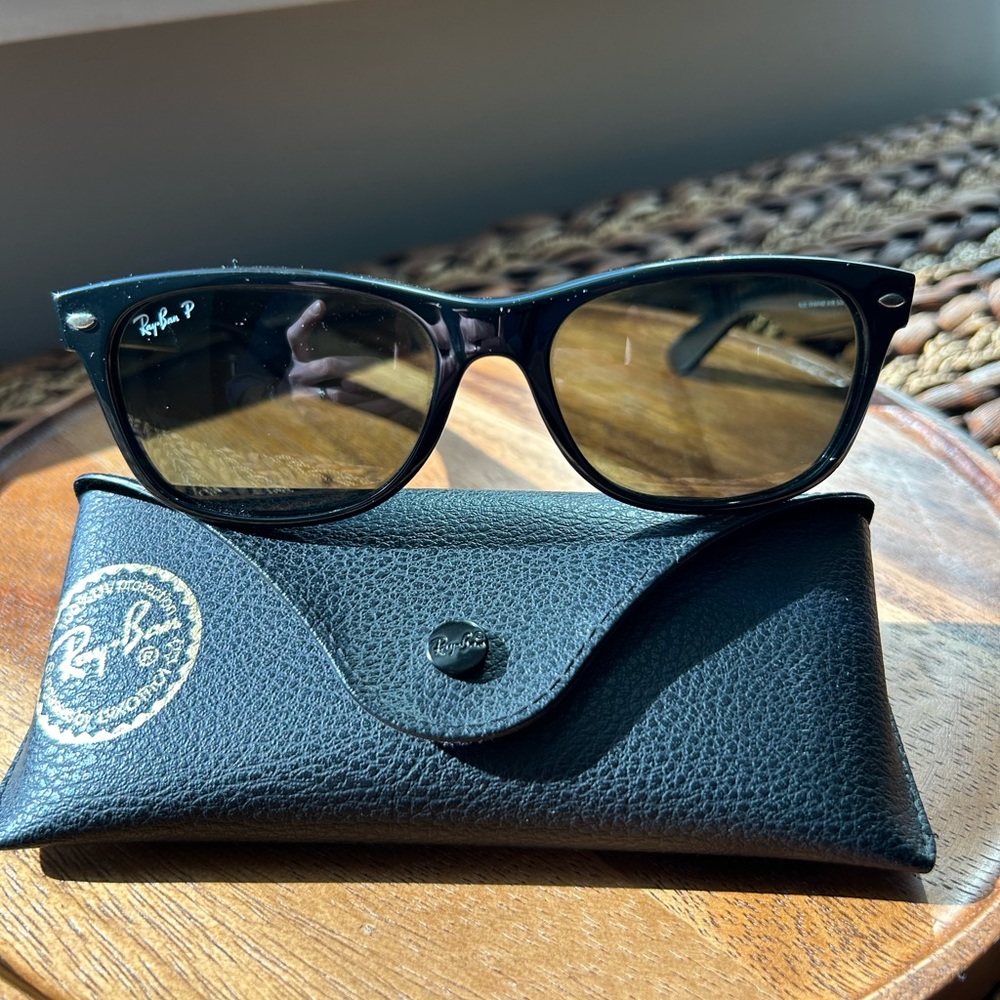 Ray-Ban “New Wayfarer” - case included